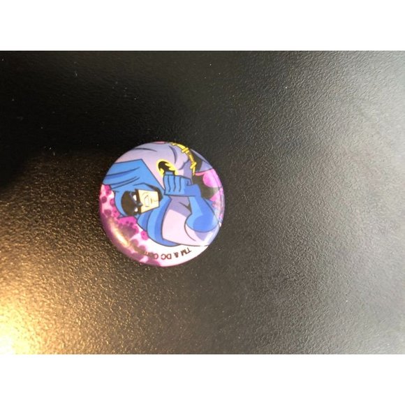 TM & DC Comics Batman Pin/Magnet - Picture 10 of 12